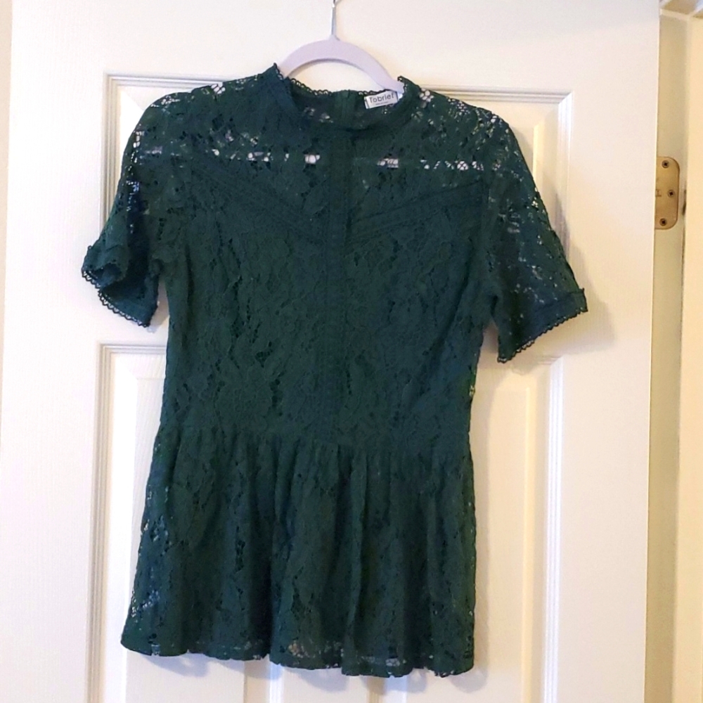 Tobrief dark green lacy short sleeve shirt.